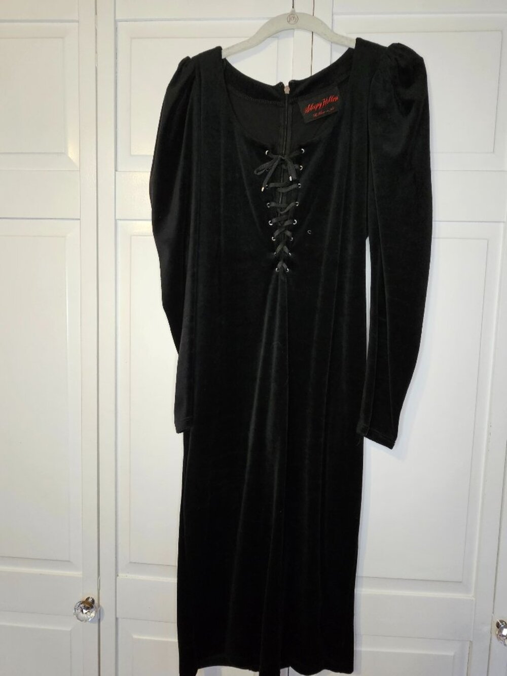 La Femme En Noir Sleepy Hollow™ Gothic Tales Velour Wiggle Dress in Black